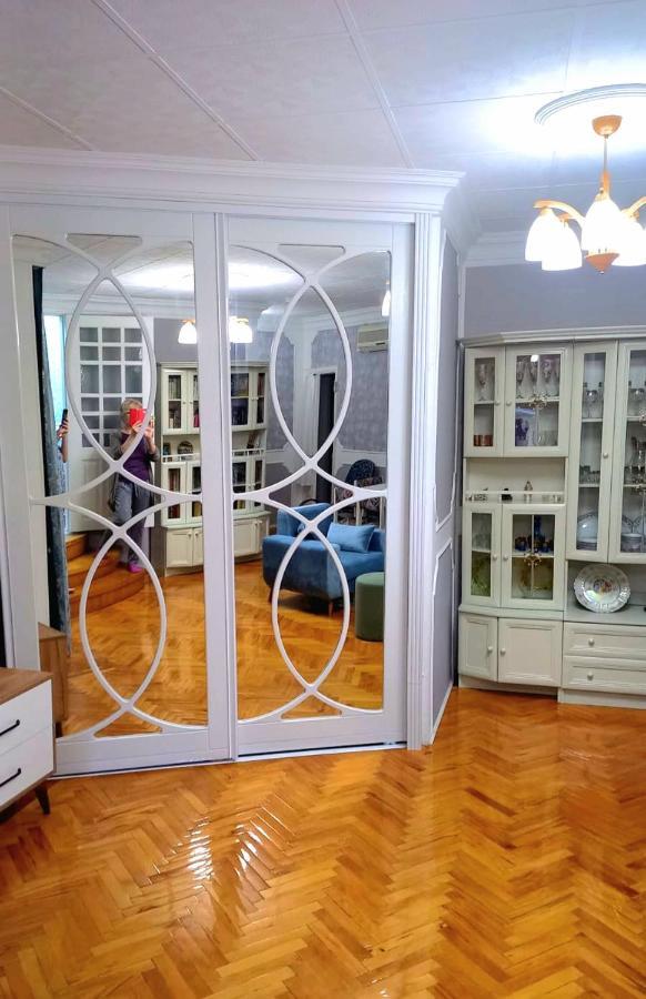 Central Apartment "Ameliya" Baku Bagian luar foto