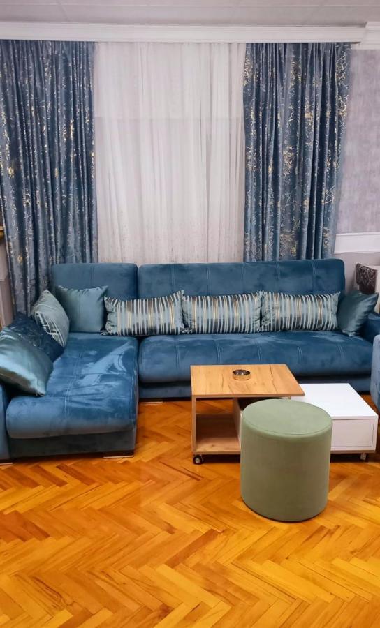 Central Apartment "Ameliya" Baku Bagian luar foto