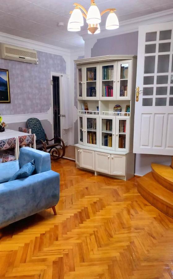 Central Apartment "Ameliya" Baku Bagian luar foto