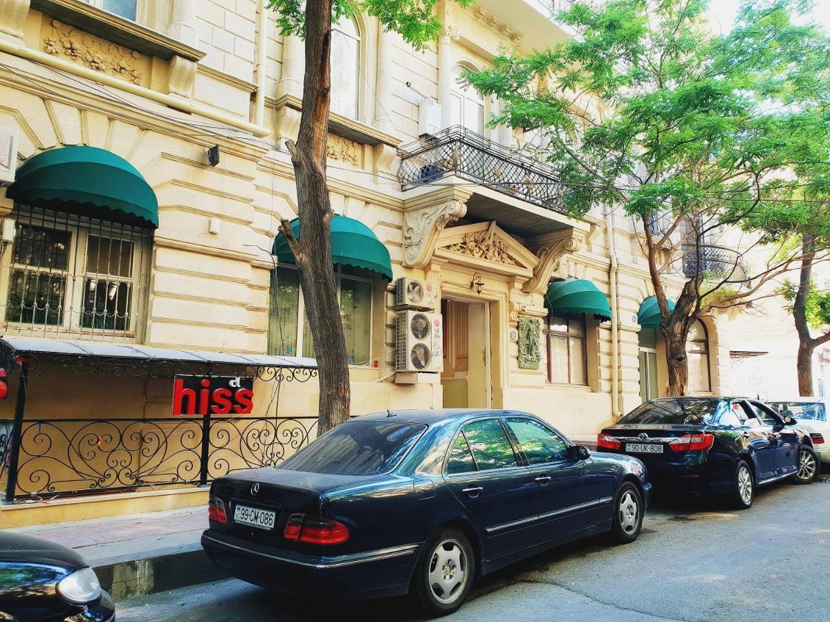 Central Apartment "Ameliya" Baku Bagian luar foto