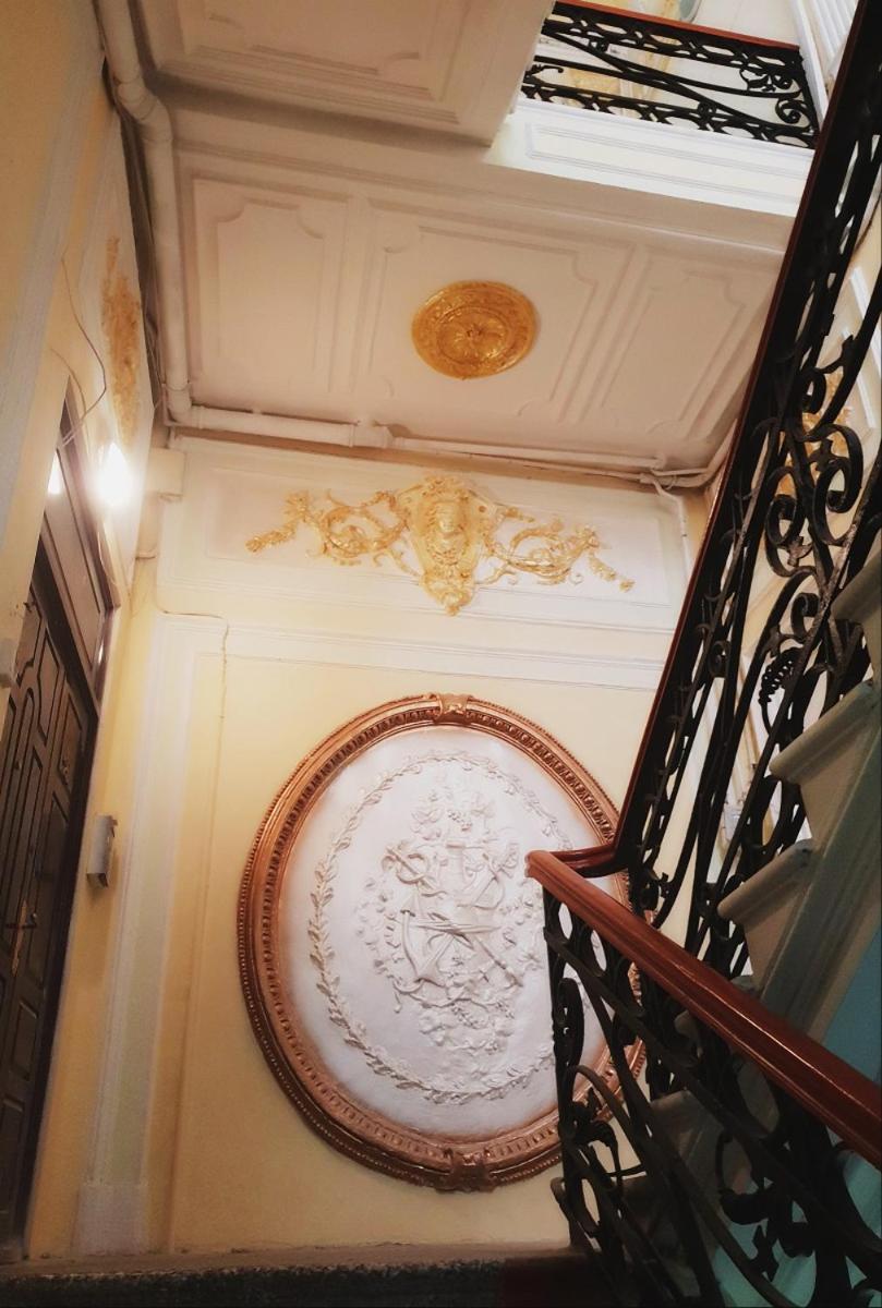 Central Apartment "Ameliya" Baku Bagian luar foto